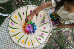 Mandala making with Mandala Rainbow Mushrooms Joguines Grapat